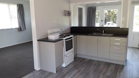 Large 2 bedroom, close to town but in the country. - Photo 3