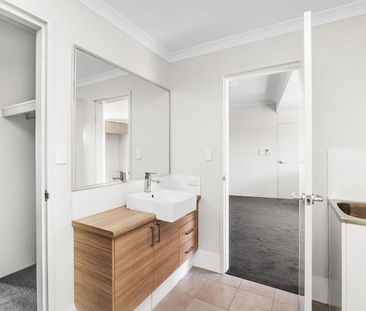 TWO BEDROOM APARTMENT WITHIN WALKING DISTANCE TO LOCAL AMENITY! - Photo 1