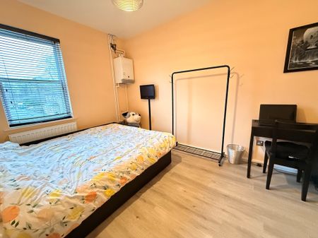 Market Street, Harlow - Photo 3