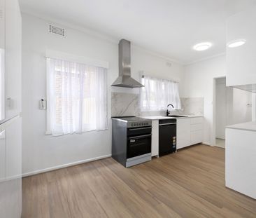 10 Tambet St, Bentleigh East VIC 3165 - House For Rent | Domain - Photo 1