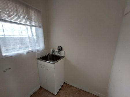 Tidy brick n tile unit - Photo 4