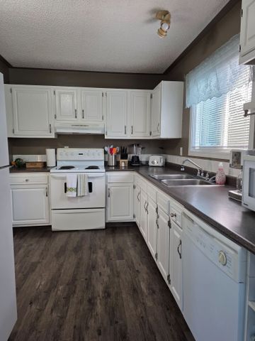 257 Overdown Drive *Furnished* - Photo 3