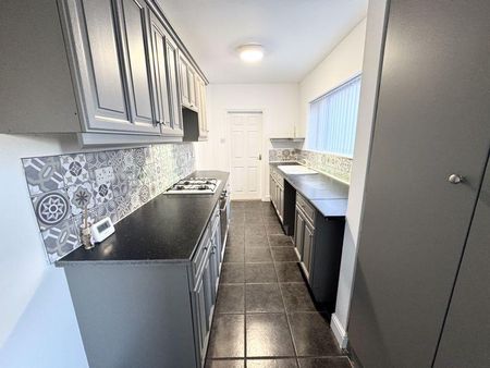 3 bedroom terraced house to rent - Photo 5