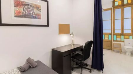 Carrer de Sants, Barcelona, Catalonia 08014 - Photo 3