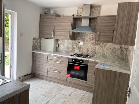 3 Bed Terraced House, Foxwell Grove, B9 - Photo 3