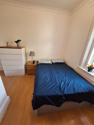 Room in a Shared Flat, Willsden Green, NW2 - Photo 4