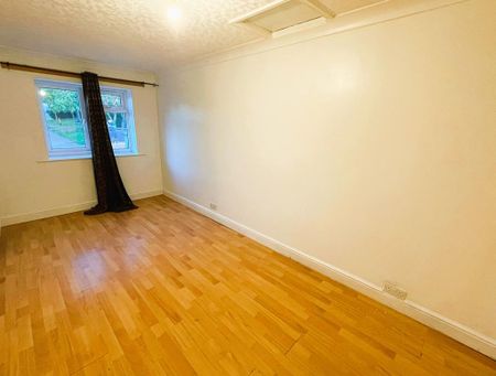 4 bedroom semi-detached house to rent - Photo 5