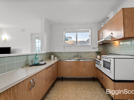 Unit 2, 2B Threadneedle Street, Balwyn, VIC - Photo 2