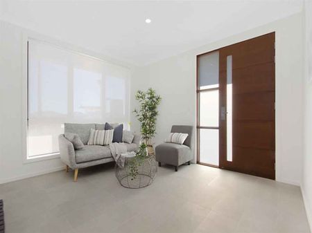 SPACIOUS TOWN HOUSE !! - Photo 3