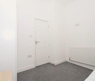 1 bedroom in a house share to rent - Photo 6