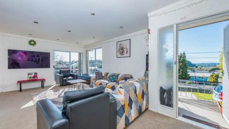 Sun Filled Family Home in Massey - Photo 5