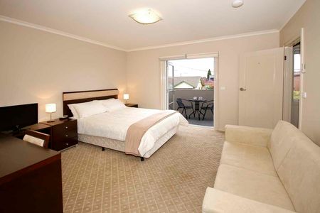 Room 6 (Ensuite) - Photo 4