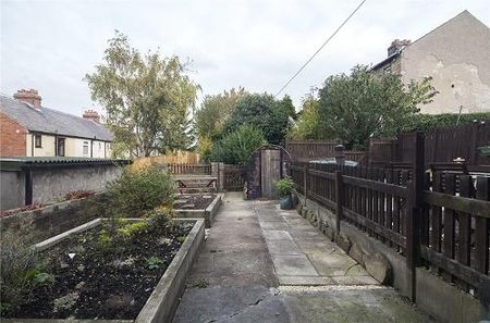 2 bedroom terraced house to rent - Photo 2