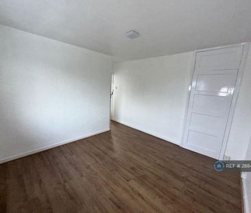 5 bedroom semi-detached house to rent - Photo 5