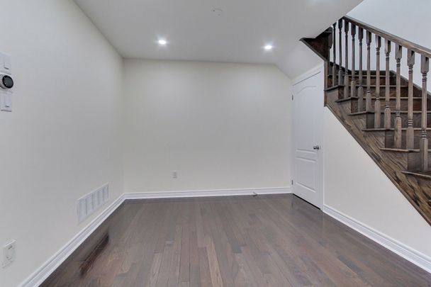 For Lease - 73 Four Seasons Crescent, East Gwillimbury, Ontario - Photo 1