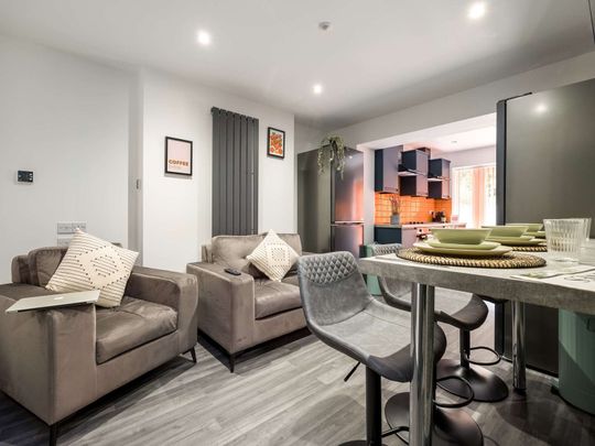 OX Living is proud to present this high-quality 8-bedroom co-living property, perfect for working professionals looking for stylish, stress-free living. Room 2 - Photo 1