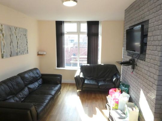 4 bedroom semi-detached house to rent - Photo 1