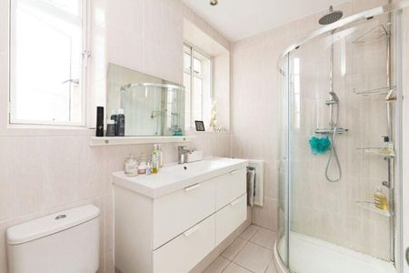 One-bedroom flat to rent in Knightsbridge, SW3 - Photo 5