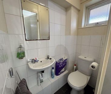 1 bedroom in a house share to rent - Photo 6