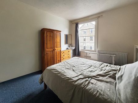 1 bedroom in a house share to rent - Photo 2