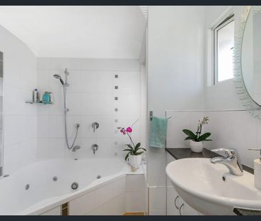 One bedroom apartment in prime Manly location - Photo 6