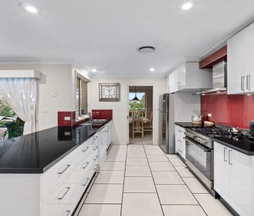 “Spacious Family Home in Glen Alpine” - Photo 4