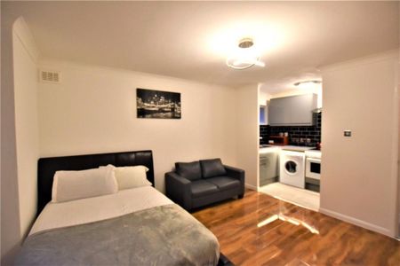 Studio to rent - Photo 2