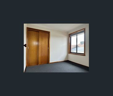 Perfect location and 3 bedroom unit. - Photo 1