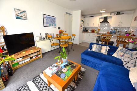 2 bedroom Flat in Flat 17, Leeds - Photo 3