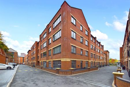 Mint Drive, Hockley - Photo 2