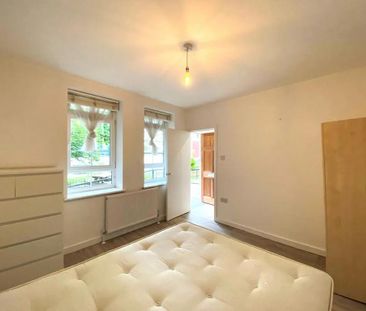 3 bedroom ground floor flat to rent - Photo 2