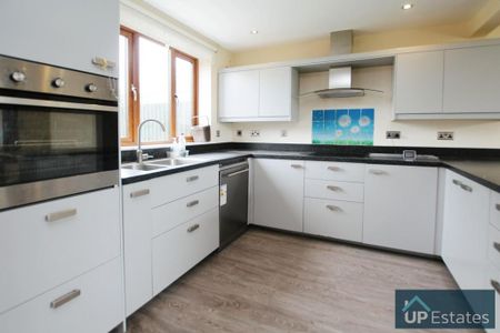 4 bedroom semi-detached house to rent - Photo 4