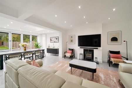 5 bedroom semi-detached house to rent - Photo 2