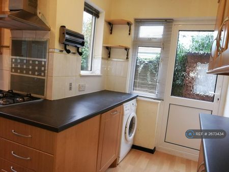 2 bedroom maisonette to rent - Photo 4