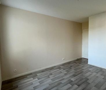 Location Appartement 3 pièce(s) de 69.93 m2 - Photo 3