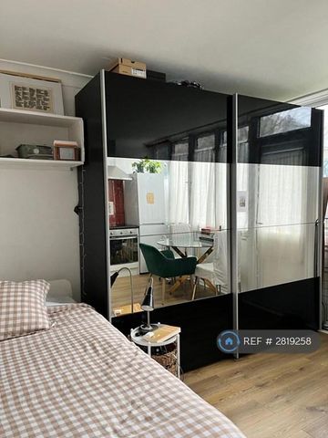 Studio to rent - Photo 2