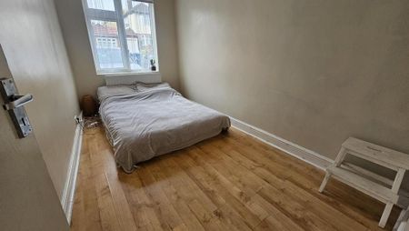 4 bedroom semi-detached house to rent - Photo 4