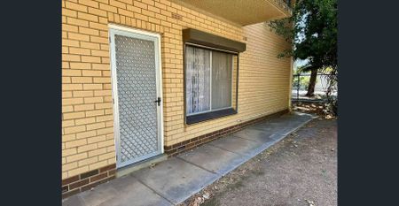 Lower level 2 bedroom unit in Norwood!! - Photo 4