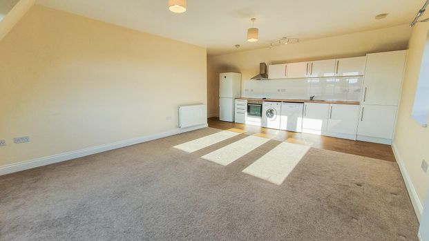 Willow Tree Lodge, Cozens Lane East, Wormley - Photo 1