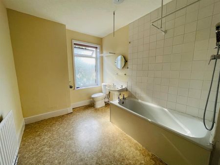 2 Bed House - Photo 4