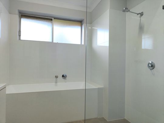 Close to transport, shops & Uni! - Photo 1