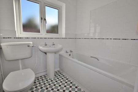 2 bedroom detached bungalow to rent - Photo 3