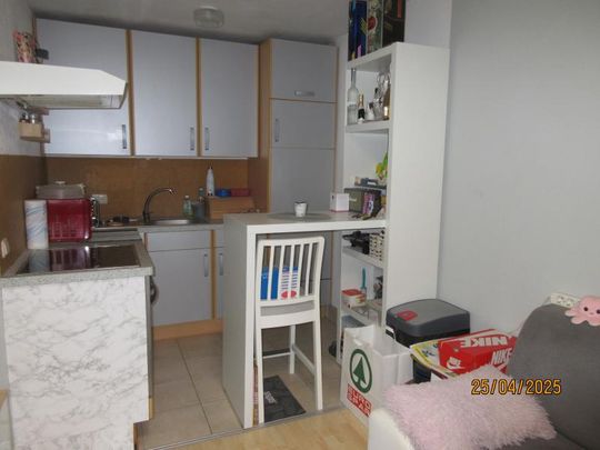 Makartstraße 8,3: Single/Paar: Schöne DG-Wohnung, 2 Zimmer, 42.06m2 WNFL und ausgebautem Spitzboden mit 35,44m2,3.Stock, Parkplätze! - Foto 1