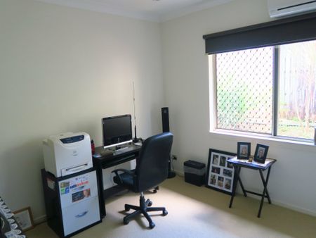 IMMACULATE HOME IN QUIET CLOSE - Photo 2