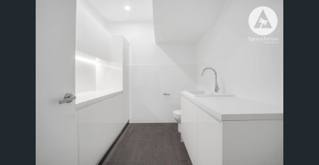 Luxury, Quality, Townhouse - Photo 4