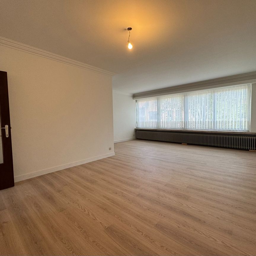 Gerenoveerd 3-slaapkamer appartement met garagebox in centrum Turnhout - Photo 1