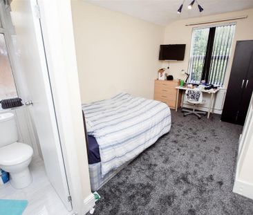 6 bedroom apartment to rent - Photo 4