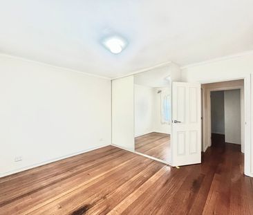 THREE BEDROOM HOME IN CENTRAL LOCATION - Photo 2