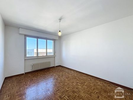 Agréable appartement de 3 pièces au 4ème étage proche du centre ville - Photo 4