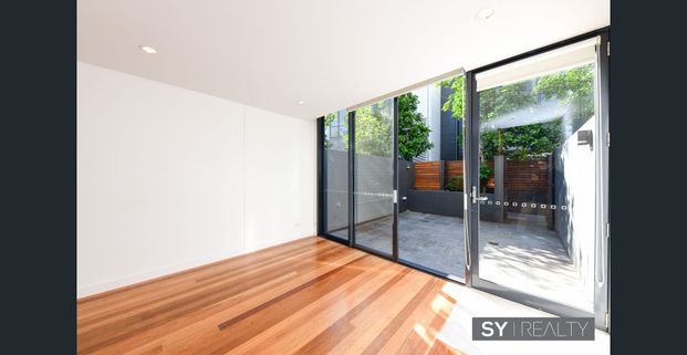Tri-level 2 Bedrooms and study available in Camperdown - Photo 1